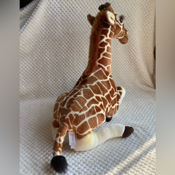 FAO SCHWARZ Large Plush Sitting Giraffe Stuffed Animal Toy - Picture 4 of 16